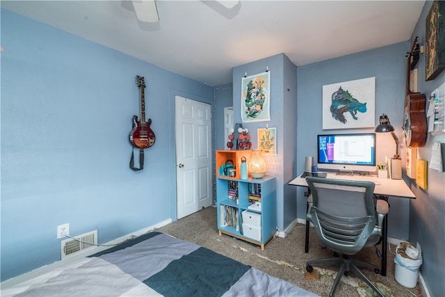 bedroom featuring carpet floors and ceiling fan