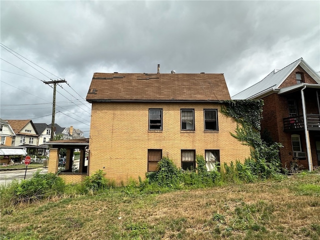 rear view of house featuring a yard