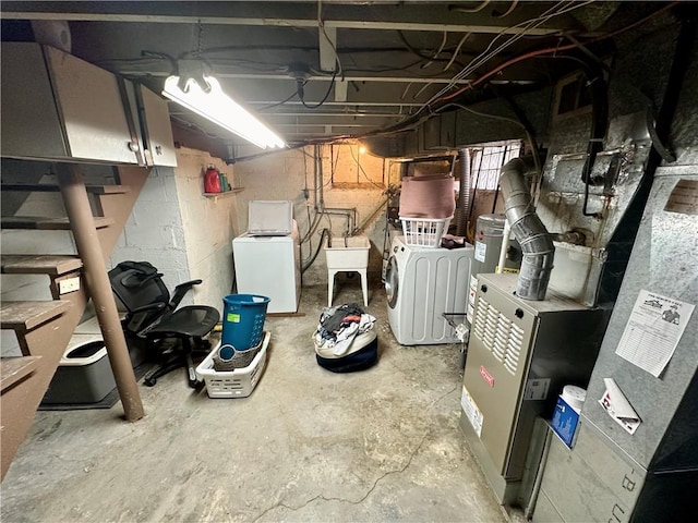 basement featuring independent washer and dryer