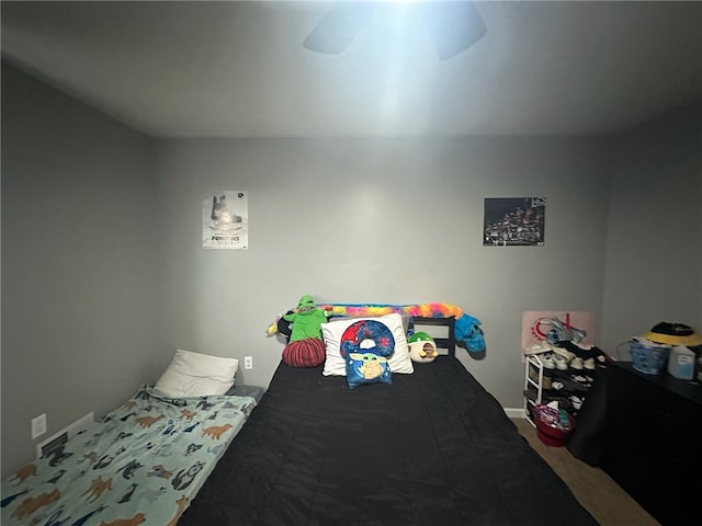 bedroom featuring ceiling fan