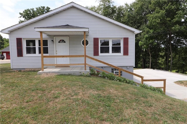 view of front of home featuring a porch and a front yard