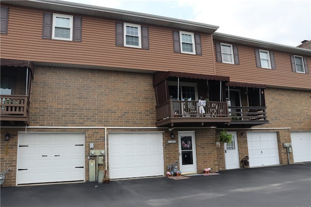 multi unit property with a balcony