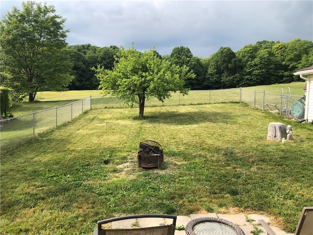 view of yard featuring an outdoor fire pit