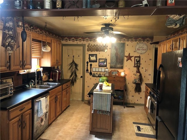 kitchen featuring sink, ceiling fan, a center island, black fridge, and stainless steel dishwasher