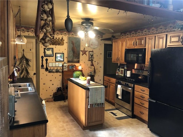 kitchen featuring a center island, sink, ceiling fan, and black appliances