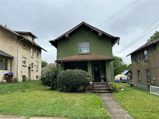 view of front facade featuring a front lawn