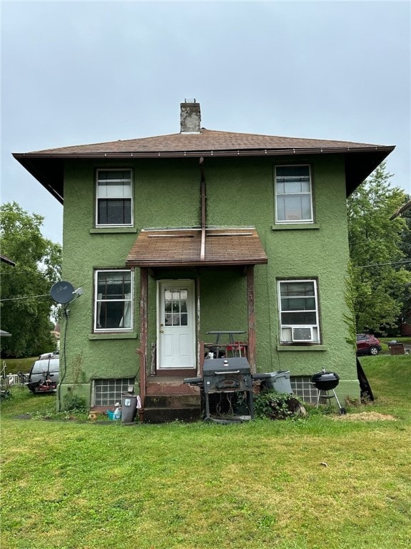 back of house featuring a lawn