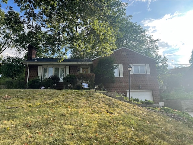 view of front of home featuring a garage and a front lawn