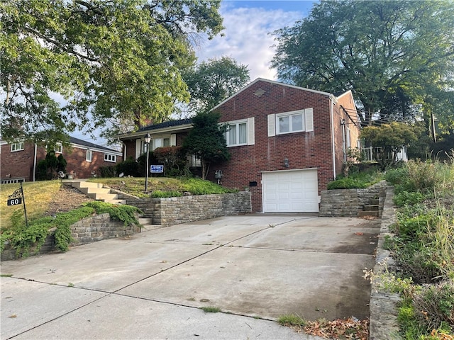 view of front facade featuring a garage