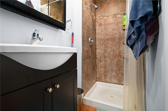 bathroom featuring curtained shower and vanity