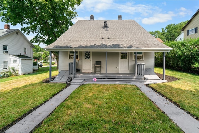 view of front facade with a front lawn