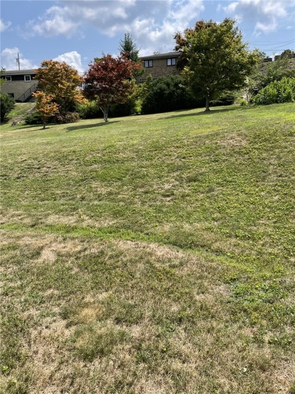 142 Greenridge Dr, Carroll Twp, PA 15063 - view of green lawn