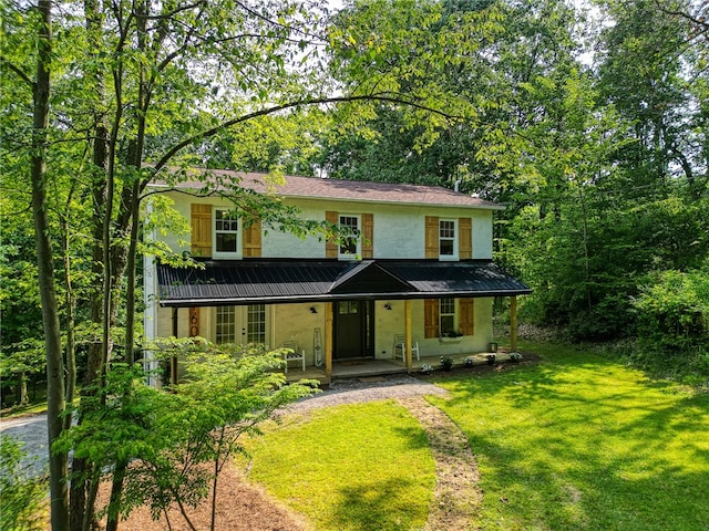 view of front facade with covered porch and a front lawn