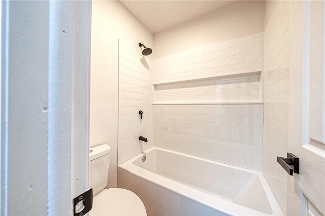 bathroom with tiled shower / bath and toilet