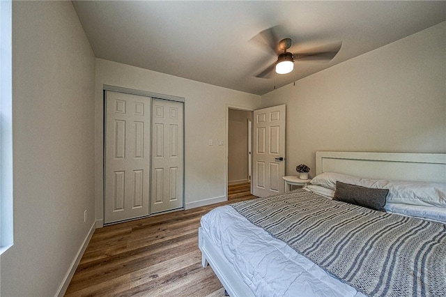 bedroom with ceiling fan, wood-type flooring, and a closet