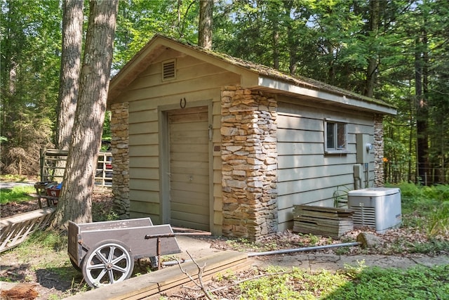 view of outbuilding