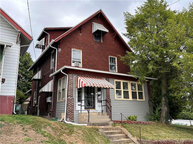 view of front of property with a front yard