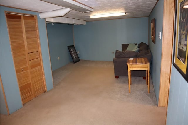 living area with carpet flooring