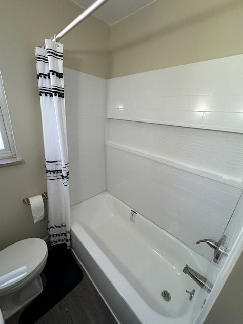 bathroom featuring toilet and shower / bath combo with shower curtain