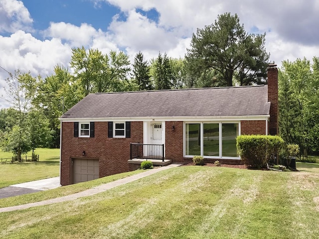 view of front of home featuring a garage and a front yard