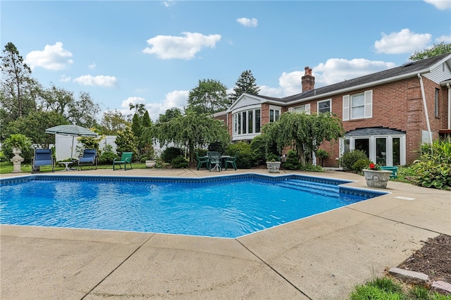 view of swimming pool featuring a patio