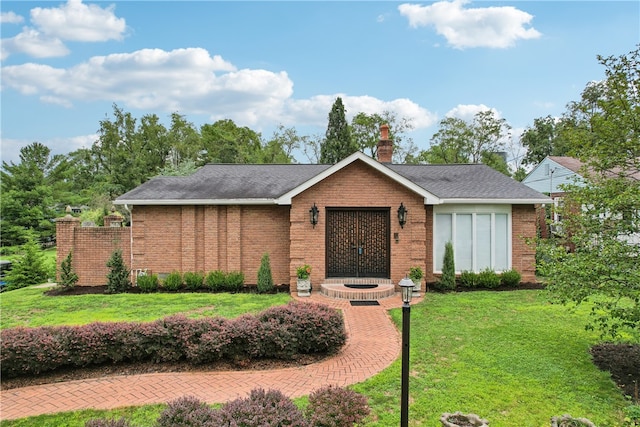 ranch-style house with a front yard