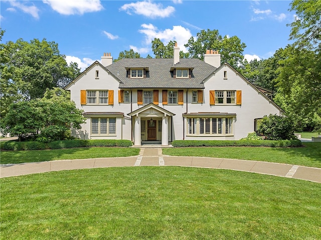 view of front of house with a front yard