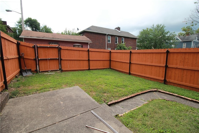 view of yard with a patio area