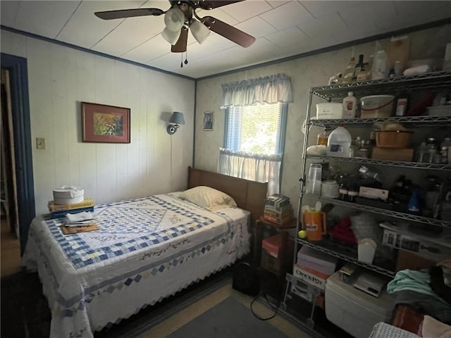 bedroom featuring ceiling fan