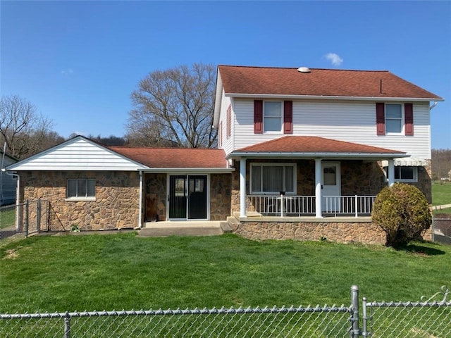 view of front of home with a front lawn