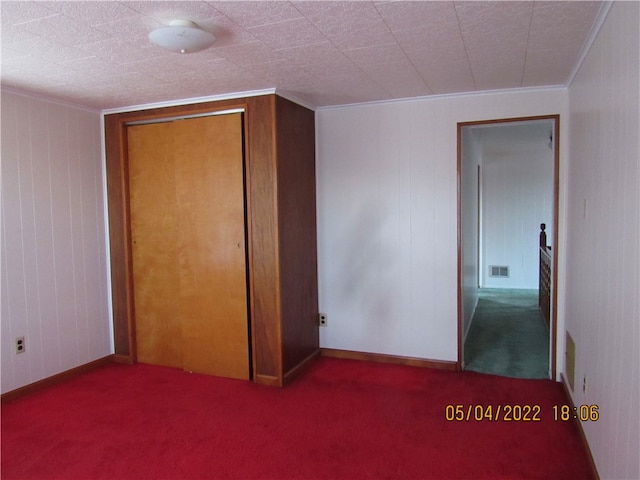 unfurnished bedroom with carpet flooring and ornamental molding