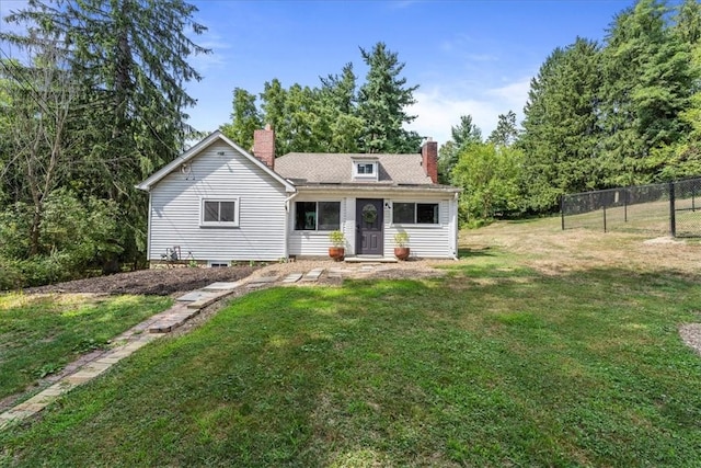 view of front of house with a front lawn