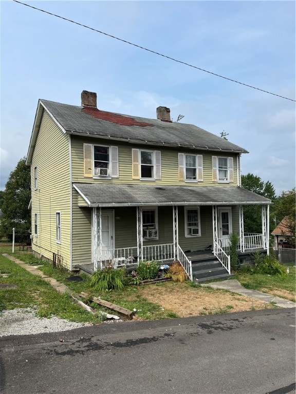 farmhouse featuring covered porch