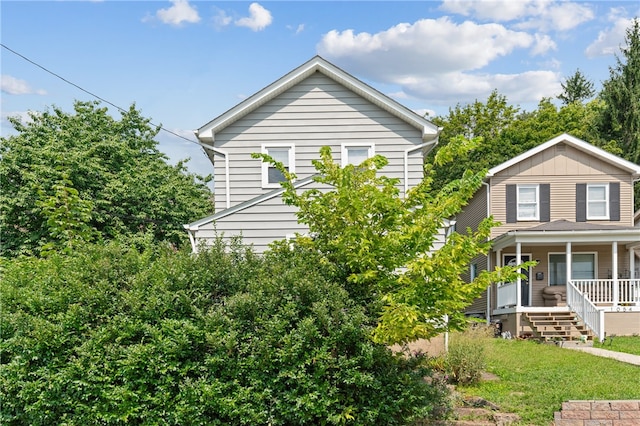 front facade featuring a porch