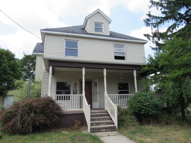 view of front of home featuring a porch