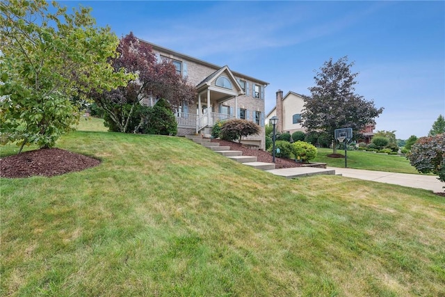 view of front of house with a front lawn