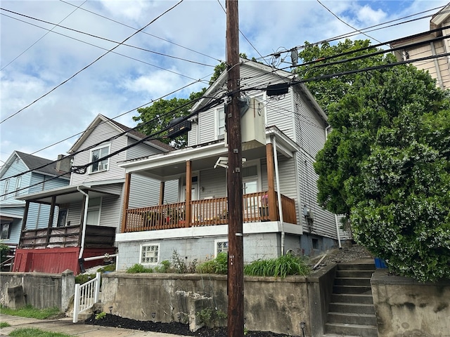 view of front of property featuring covered porch