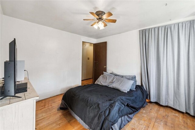 bedroom with light hardwood / wood-style flooring and ceiling fan