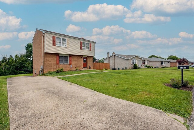 view of front of property with a front yard