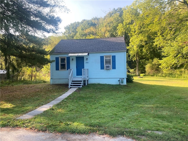 view of front of home featuring cooling unit and a front lawn