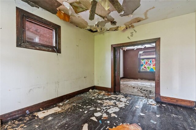 592 E 7th Ave, Tarentum, PA 15084 - unfurnished room with baseboards