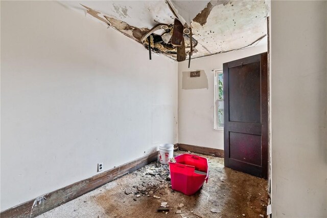 592 E 7th Ave, Tarentum, PA 15084 - empty room with baseboards