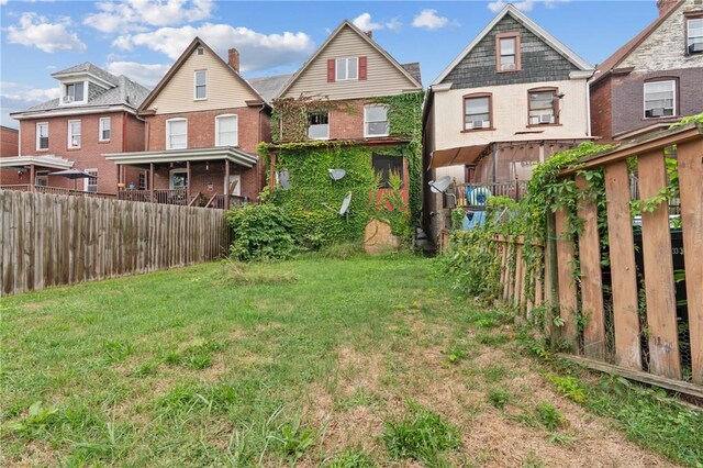 592 E 7th Ave, Tarentum, PA 15084 - view of yard with fence