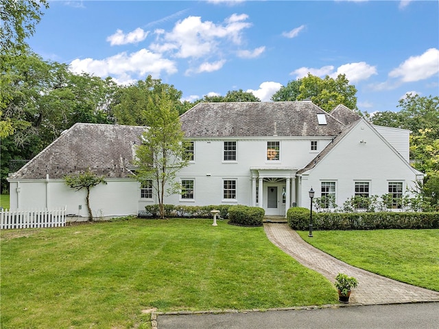 view of front of property with a front lawn