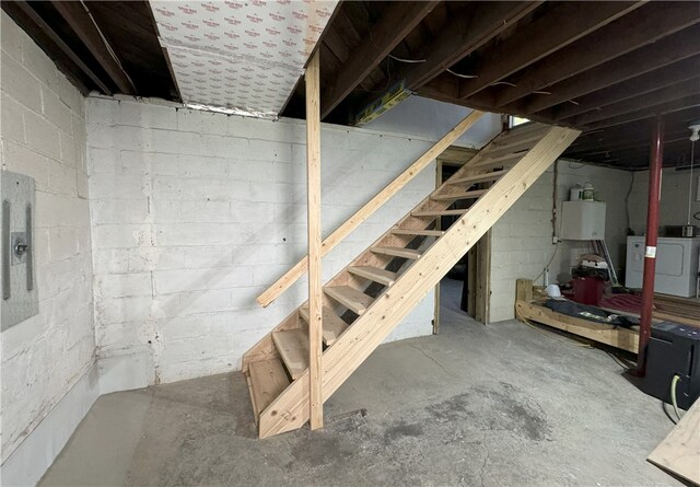 basement with washer / clothes dryer