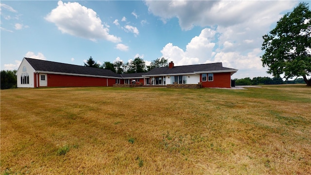 view of front of home with a front lawn