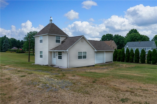 back of house featuring a yard