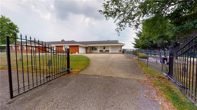 view of front facade featuring a front yard