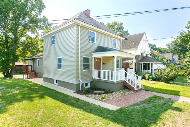 view of front of home featuring a front lawn