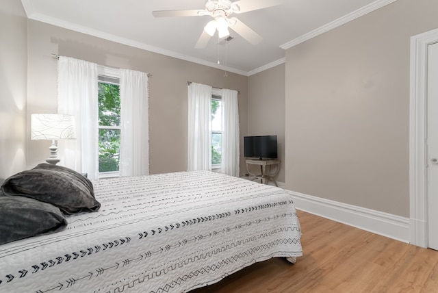 bedroom with ceiling fan, crown molding, and light hardwood / wood-style floors